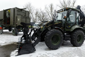 Порошенко передав підрозділам ЗСУ партію техніки