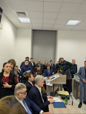 У суді щодо Порошенка немає умов для нормального розгляду 