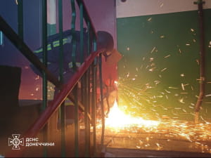 Рятувальні роботи на Донеччині після обстрілів рф