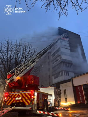 рф завдала удару по багатоповерхівці у Луцьку 