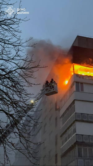 рф завдала удару по багатоповерхівці у Луцьку 