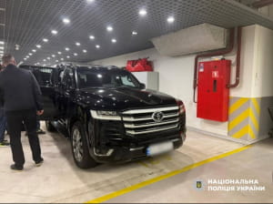 Учасники схеми "виїзду за кордон"