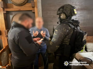 Учасники схеми "виїзду за кордон"