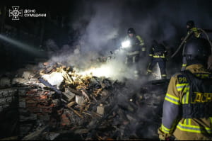 Спасатели ликвидируют очаги возгорания после обстрелов рф