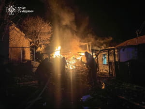 Спасатели ликвидируют очаги возгорания после обстрелов рф