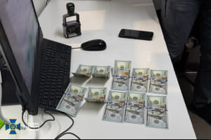 В Краковце задержан таможенник за взятки