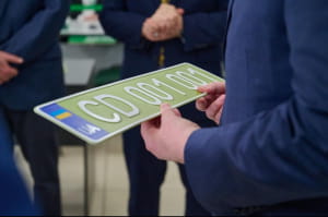 Дипломатичні номерні знаки