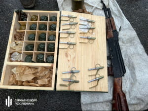 Дезертир продавав зброю з фронту