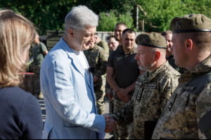 Петро Порошенко разом з військовими