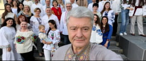 Петро Порошенко з командою у День вишиванки 