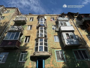 Наслідки ворожої атаки на Дніпро, влучання дрона 21.05.2026
