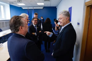 Порошенко зустрівся з послами ЄС