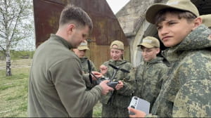 діти з Донецька та Макіївки під час військової підготовки