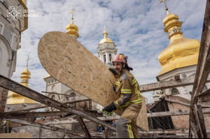 ДСНС ліквідують наслідки атаки по Лаврі