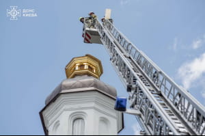 ДСНС ліквідують наслідки атаки по Лаврі