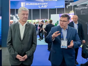 Петро Порошенко на виставці озброєнь Eurosatory