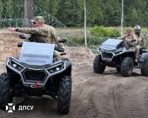 військові квадроцикли