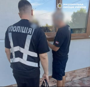 Організували схему виїзду за кордон 