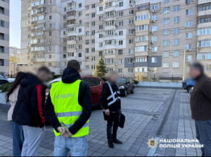 Організували схему виїзду за кордон 