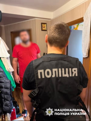 Організували схему виїзду за кордон 