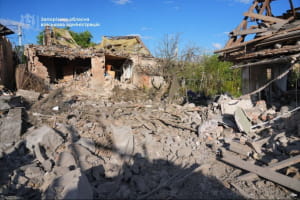 разрушения после попадания авиабомб по Запорожью 5.07