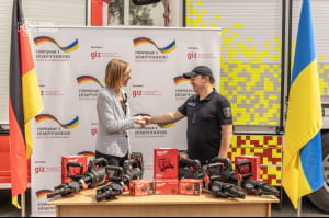 Німеччина передала ДСНС 10 комплектів гідравлічного рятувального обладнання
