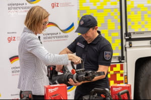 Німеччина передала ДСНС 10 комплектів гідравлічного рятувального обладнання