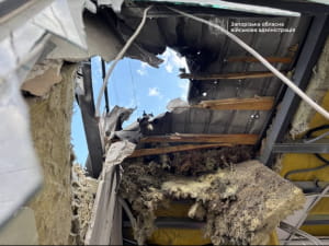 Наслідки удару по торговельній точці в Запоріжжі