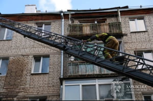Наслідки удару рф по багатоповерхівці у Харкові