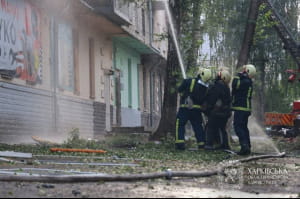 Наслідки удару рф по багатоповерхівці у Харкові
