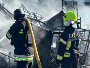 рятувальники ліквідовують масштабні пожежі