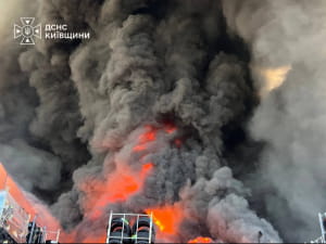 рятувальники ліквідовують масштабні пожежі