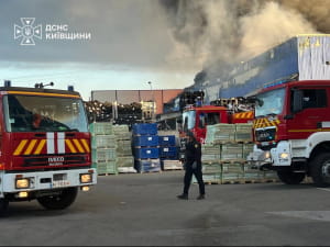 рятувальники ліквідовують масштабні пожежі
