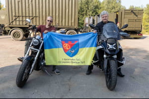 Порошенко вкотре передав ЗСУ техніку й обладнання майже на 25 млн грн