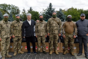 Порошенко передал очередную партию помощи ВСУ