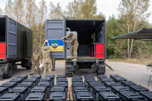 Петро Порошенко передав військову техніку ЗСУ