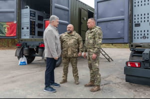 Петро Порошенко передав військову техніку ЗСУ