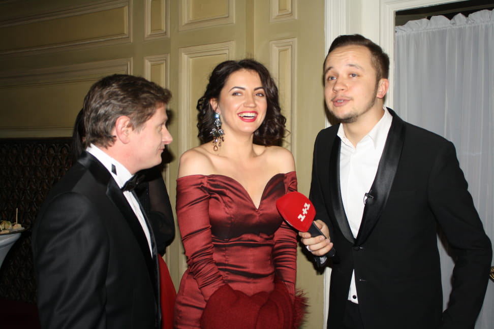 Актор та ведучий Євген Сморигін, співачка та ведуча Ольга Цибульська 