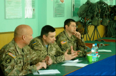 Візит до українських десантників відбувся з метою уточнення потреб підрозділів Високомобільних десантних військ щодо підготовки та подальшого планування спільних заходів двостороннього військового співробітництва. Представники Збройних сил Сполучених Штатів Америки оглянули умови та побут військовослужбовців, відвідали об’єкти навчально-матеріальної бази, парк бойових машин, а також взяли участь у заняттях з бойової підготовки.