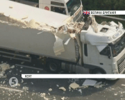 У Великій Британії на завантажену трасу впав пішохідний міст