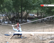 У Китаї від повені врятували три десятки людей