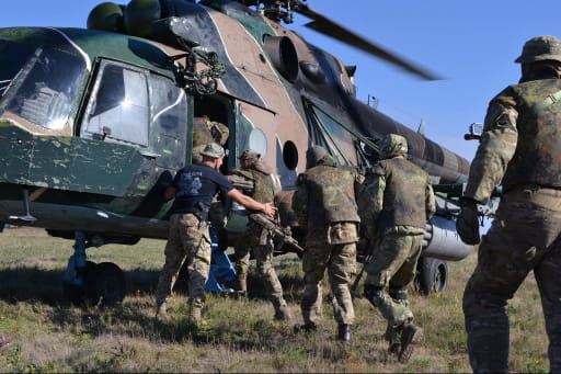 Український спецназ відпрацьовує десантування 