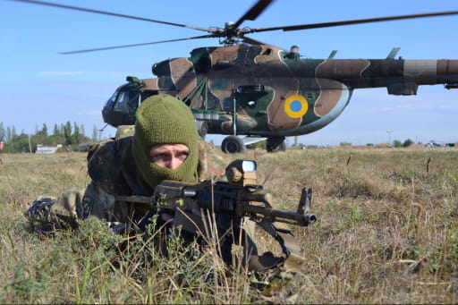 Український спецназ відпрацьовує десантування 