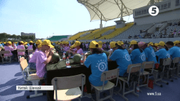 Акція у Шанхаї: тисяча людей одночасно зайнялися різьбою по кавунах