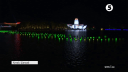 У Шанхаї прикрасили набережну міста кавунами