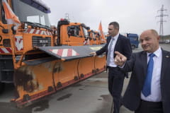 Кличко та снігоприбиральна техніка