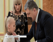 Порошенко нагородив 5 військових званням Героя України