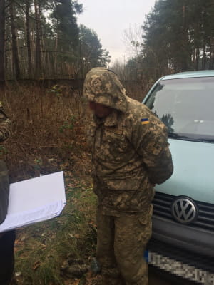 Військові погоріли на продажі боєприпасів, викрадених з частини