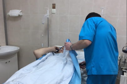 Рятувальники відвідали в лікарні важко пораненого в Авдіївці підполковника ДСНС