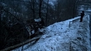 ДТП на Закарпатті: рейсовий автобус зірвався в урвище